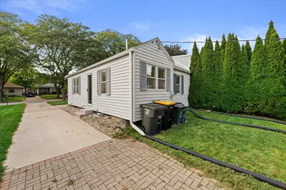 1908 N 118th St, Wauwatosa, WI 53226 - Photo 21