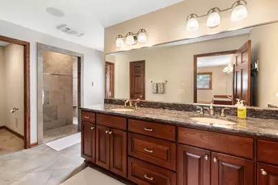 12050 N Maryhill Ct, Mequon, WI 53092 - Photo 25
