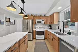 N88W17022 Elmwood Dr, Menomonee Falls, WI 53051 - Photo 7