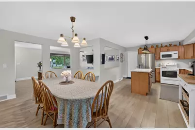 N88W17022  Elmwood Dr, Menomonee Falls, WI 53051 - Photo 9