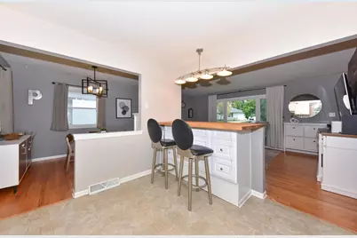 W150N8342  Saxony Dr, Menomonee Falls, WI 53051 - Photo 9