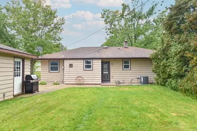W150N8342  Saxony Dr, Menomonee Falls, WI 53051 - Photo 17
