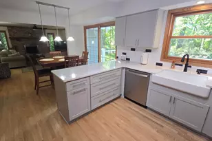 3985 S Stonewood Rd, New Berlin, WI 53151 - Photo 7