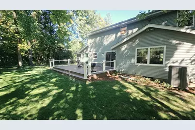 3985 S Stonewood Rd, New Berlin, WI 53151 - Photo 27