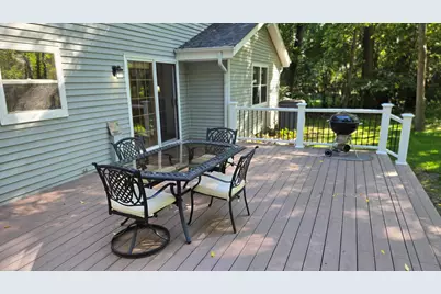 3985 S Stonewood Rd, New Berlin, WI 53151 - Photo 33