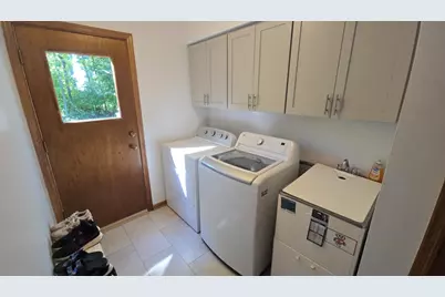 3985 S Stonewood Rd, New Berlin, WI 53151 - Photo 21
