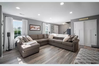 2308  Linda Ct, Waukesha, WI 53188 - Photo 5