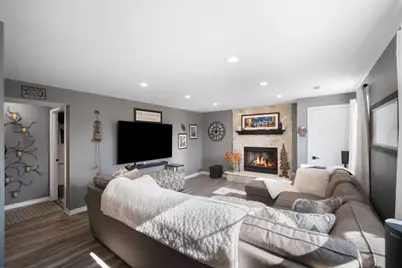 2308  Linda Ct, Waukesha, WI 53188 - Photo 3
