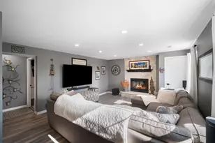 2308 Linda Ct, Waukesha, WI 53188 - Photo 3