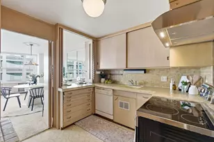 1610 N Prospect Ave, Milwaukee, WI 53202 - Photo 9