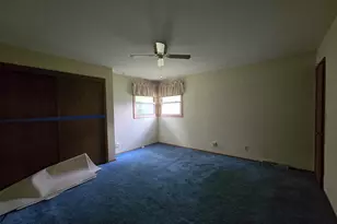 14800 W Fenway Dr, New Berlin, WI 53151 - Photo 9