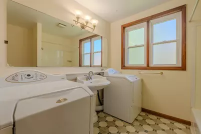 2161 S 11th St, Milwaukee, WI 53215 - Photo 19