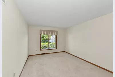 19185  Stonehedge Dr #B, Brookfield, WI 53045 - Photo 17