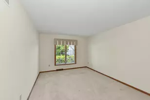 19185 Stonehedge Dr, Brookfield, WI 53045 - Photo 17