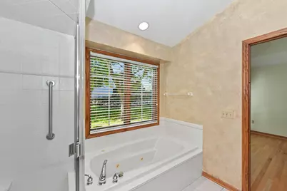 19185  Stonehedge Dr #B, Brookfield, WI 53045 - Photo 23