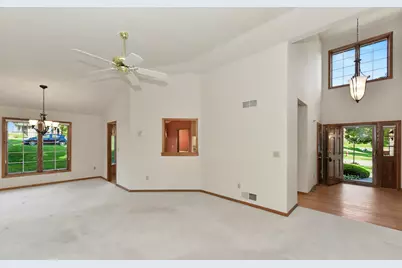 19185  Stonehedge Dr #B, Brookfield, WI 53045 - Photo 3
