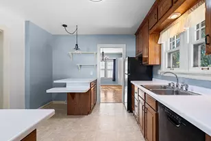 1036 N 17th St, Manitowoc, WI 54220 - Photo 17