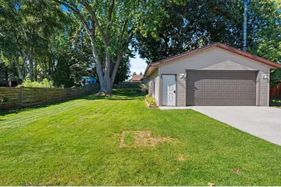 1036 N 17th St, Manitowoc, WI 54220 - Photo 43