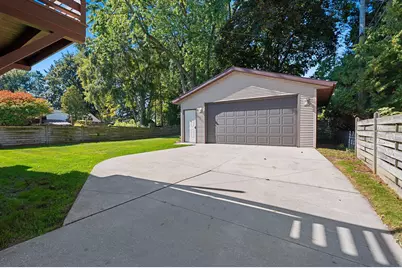 1036 N 17th St, Manitowoc, WI 54220 - Photo 39