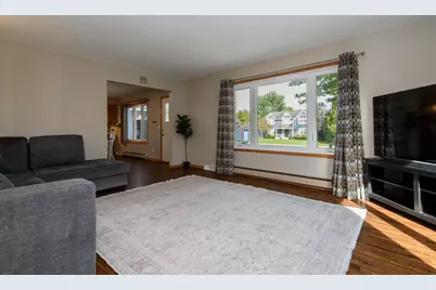 414  Whipple Tree Ln, Racine, WI 53185 - Photo 3
