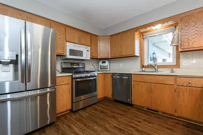 414  Whipple Tree Ln, Racine, WI 53185 - Photo 7