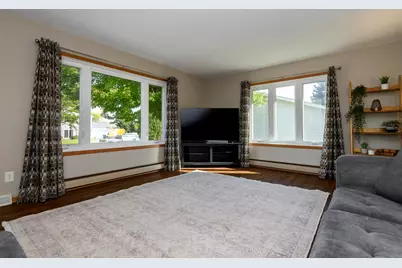 414  Whipple Tree Ln, Racine, WI 53185 - Photo 5