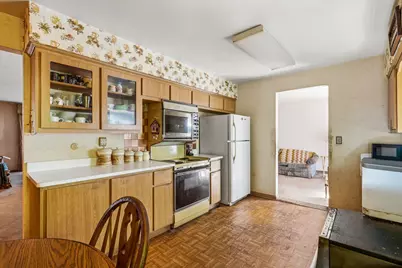 1721  Cedar St, South Milwaukee, WI 53172 - Photo 9