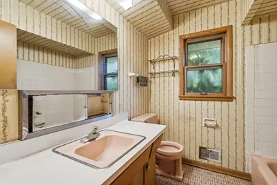 1721  Cedar St, South Milwaukee, WI 53172 - Photo 15