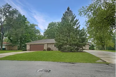 W183N5895  Spruce Ln, Menomonee Falls, WI 53051 - Photo 3
