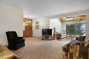 W183N5895 Spruce Ln, Menomonee Falls, WI 53051 - Photo 5