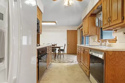 W183N5895  Spruce Ln, Menomonee Falls, WI 53051 - Photo 9