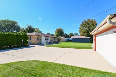 6220 W Van Norman Ave, Greenfield, WI 53220 - Photo 27