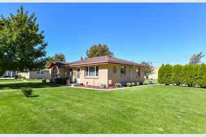 6220 W Van Norman Ave, Greenfield, WI 53220 - Photo 3