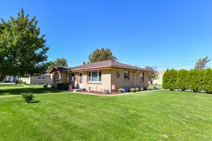 6220 W Van Norman Ave, Greenfield, WI 53220 - Photo 3