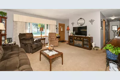 6220 W Van Norman Ave, Greenfield, WI 53220 - Photo 9