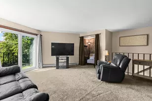 N115W16895 El Camino Dr, Germantown, WI 53022 - Photo 9