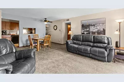 N115W16895  El Camino Dr, Germantown, WI 53022 - Photo 7
