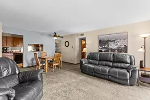 N115W16895 El Camino Dr, Germantown, WI 53022 - Photo 7