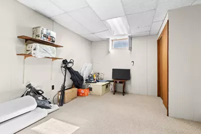 5830  Lakeview Dr, Greendale, WI 53219 - Photo 27