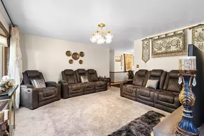 5830  Lakeview Dr, Greendale, WI 53219 - Photo 11