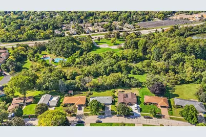 5830  Lakeview Dr, Greendale, WI 53219 - Photo 35
