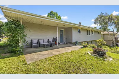 5830  Lakeview Dr, Greendale, WI 53219 - Photo 5