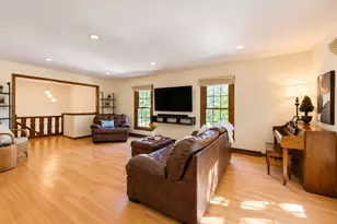 1057 N 123rd St, Wauwatosa, WI 53226 - Photo 9