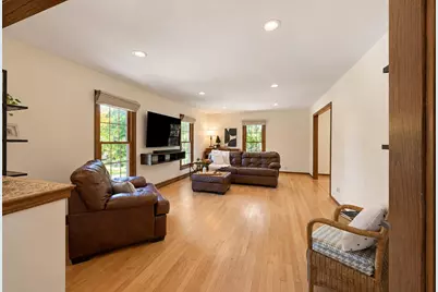 1057 N 123rd St, Wauwatosa, WI 53226 - Photo 7