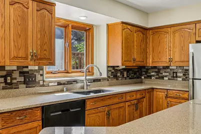 7586  Francis Ct, Franklin, WI 53132 - Photo 9