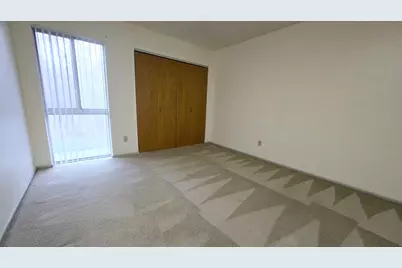 815 W Puetz Rd, Oak Creek, WI 53154 - Photo 9
