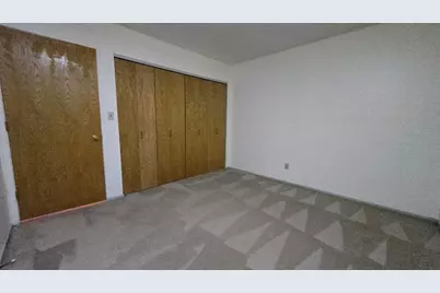 815 W Puetz Rd, Oak Creek, WI 53154 - Photo 11