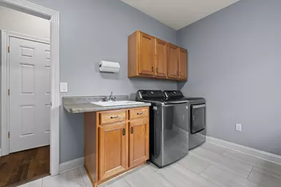 W243N2710  Creekside Ct, Pewaukee, WI 53072 - Photo 19