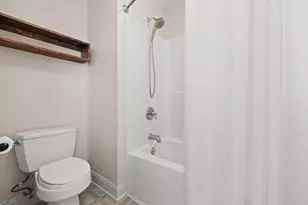 W243N2710 Creekside Ct, Pewaukee, WI 53072 - Photo 33
