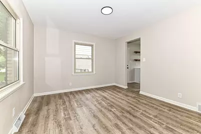 2225 N 103rd St, Wauwatosa, WI 53226 - Photo 7